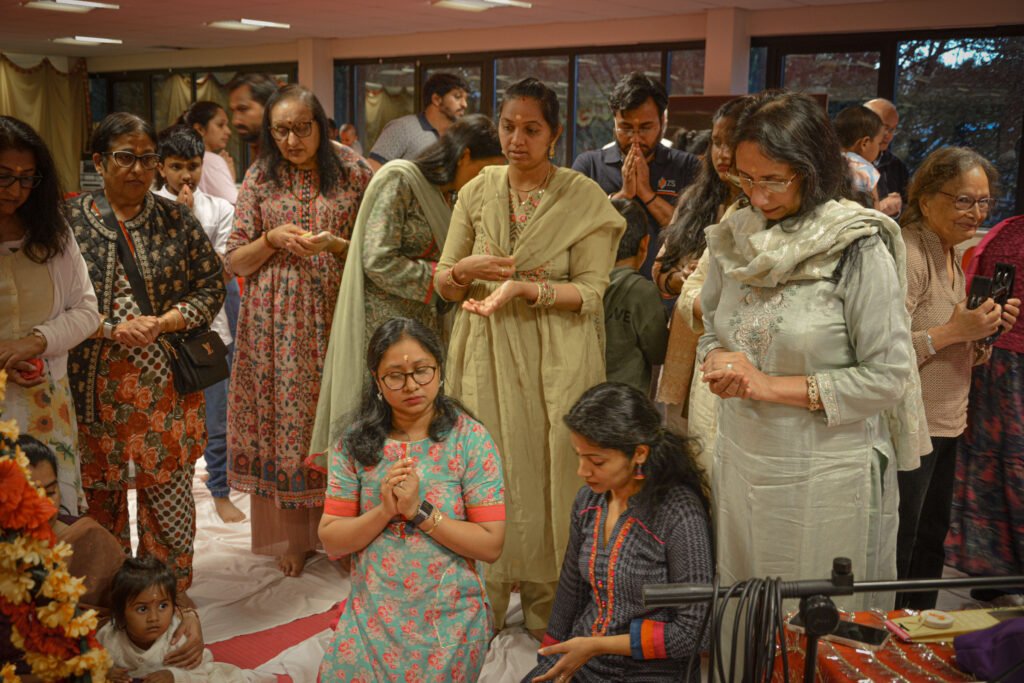 Families participating together in Ganesh pooja at Dharma Mandir Newport